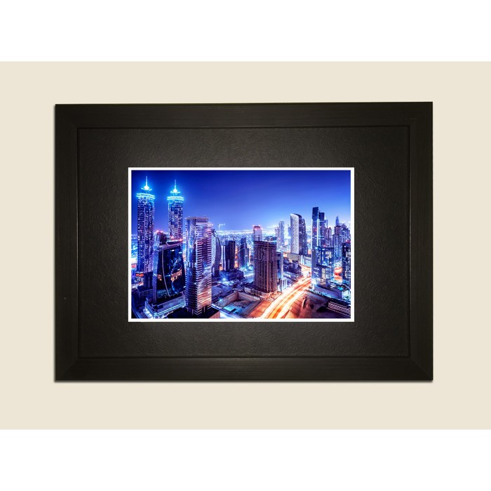 Картина в дизайнерской раме "Oгни ночного города" серии Black, 40х30см