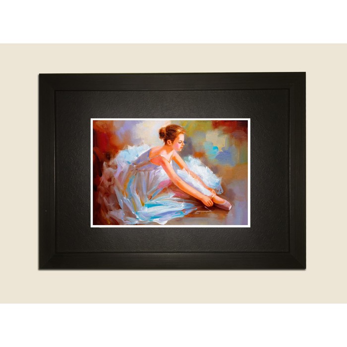 Картина в дизайнерской раме "Балерина" серии Black, 40х30см