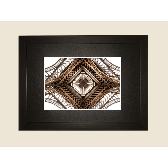 Картина в дизайнерской раме "Вид снизу на башню" серии Black, 40х30см