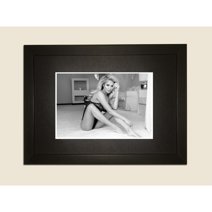 Картина в дизайнерской раме "Сексуальная пластинка" серии Black, 30х20см