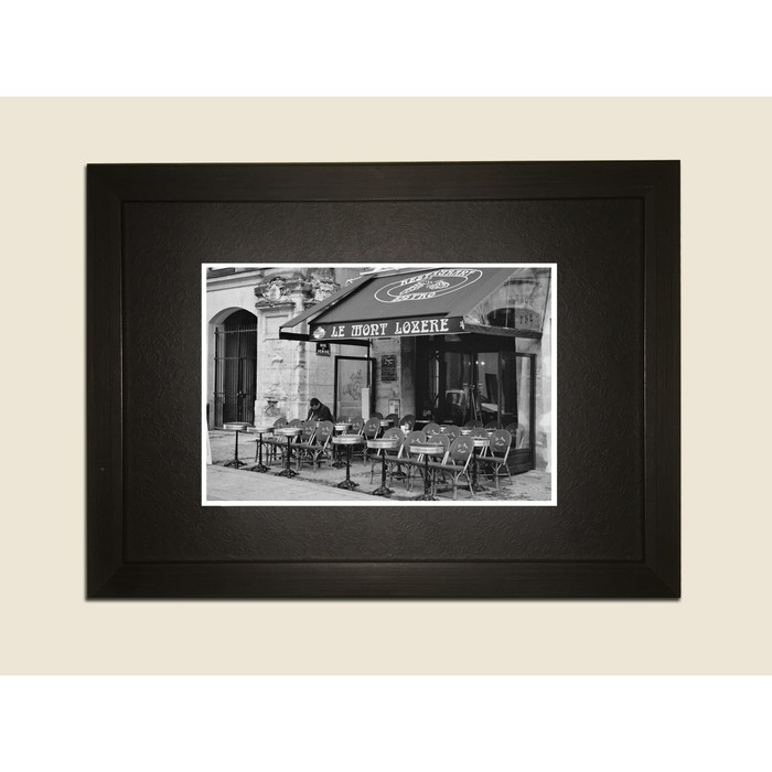 Картина в дизайнерской раме "Кафе на улице городка" серии Black, 40х30см