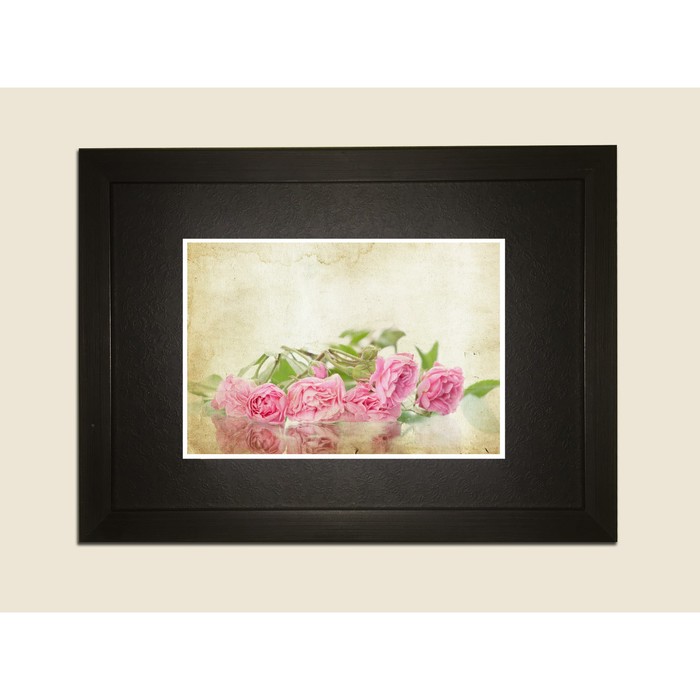 Картина в дизайнерской раме "Розовые розы" серии Black, 40х30см