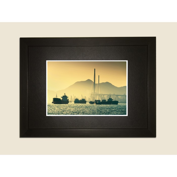 Картина в дизайнерской раме "Морской порт" серии Black, 30х20см