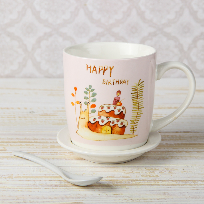 Кружка с подставкой и ложкой "Счастливого дня рождения", рисунок МИКС