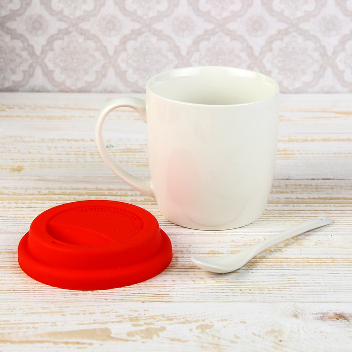 Кружка 300 мл "Сердца", с силиконовой крышкой и ложкой, рисунок МИКС