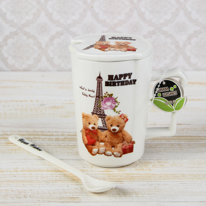 Кружка 420 мл "Любовь в Париже", с керамической крышкой и ложкой, рисунок МИКС