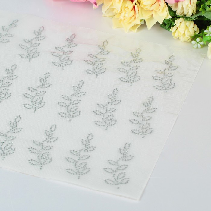 Термоаппликация из страз "Листики", 3,2*7,7см, 30шт на листе, цвет белый