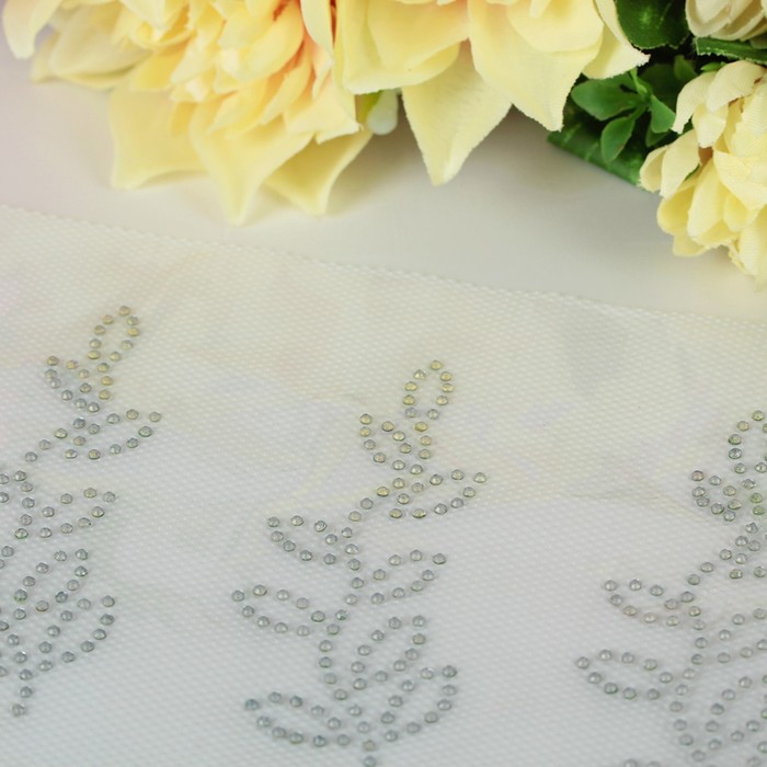 Термоаппликация из страз "Листики", 3,2*7,7см, 30шт на листе, цвет белый