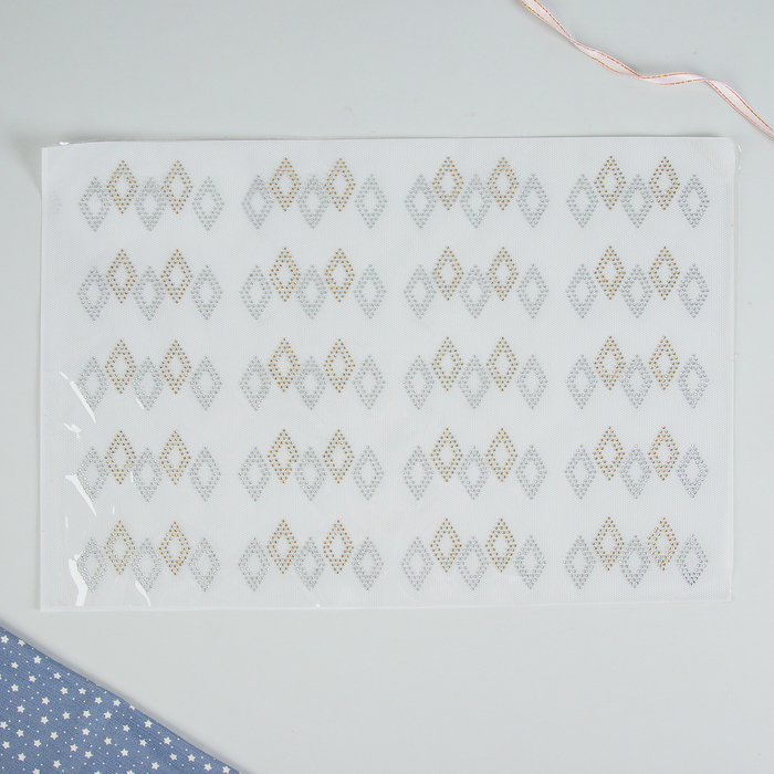 Термоаппликация из страз "Ромбы", 9*3,5см, 20шт на листе, цвет белый/золотой