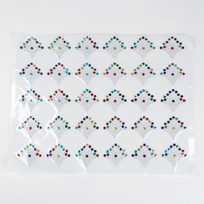 Термоаппликация из страз "Узор", 5,2*5,4см, 30шт на листе, цвет МИКС