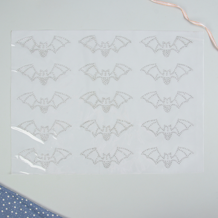 Термоаппликация из страз "Летучая мышь", 12,6*5,2см, 15шт на листе, цвет белый