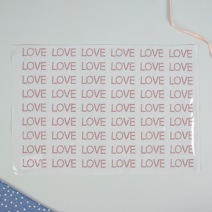 Термоаппликация из страз "Love", 5*2см, 54шт на листе, цвет красный
