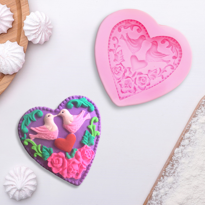 Молд 6,8х6,2х1,4 см "Сердце с голубками"