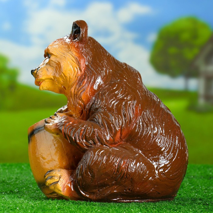 Садовая фигура "Медведь с бочонком" цветной 20х27х30см