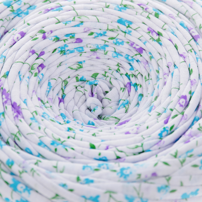 Пряжа трикотажная широкая 100м/350гр, ширина нити 7-9 мм (незабудки принт)