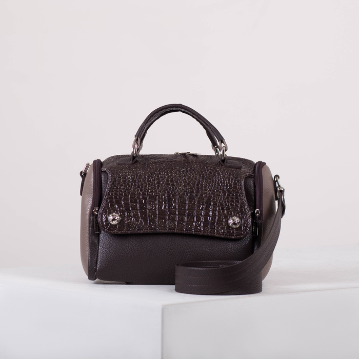 Сумка женская, отдел на молнии, 4 наружных кармана, длинный ремень, цвет коричневый