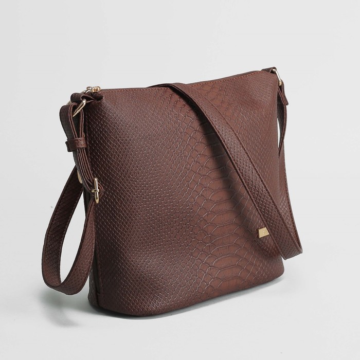 Сумка женская, отдел на молнии с перегородкой, 2 наружных кармана, регулируемый ремень, крокодил, цвет коричневый