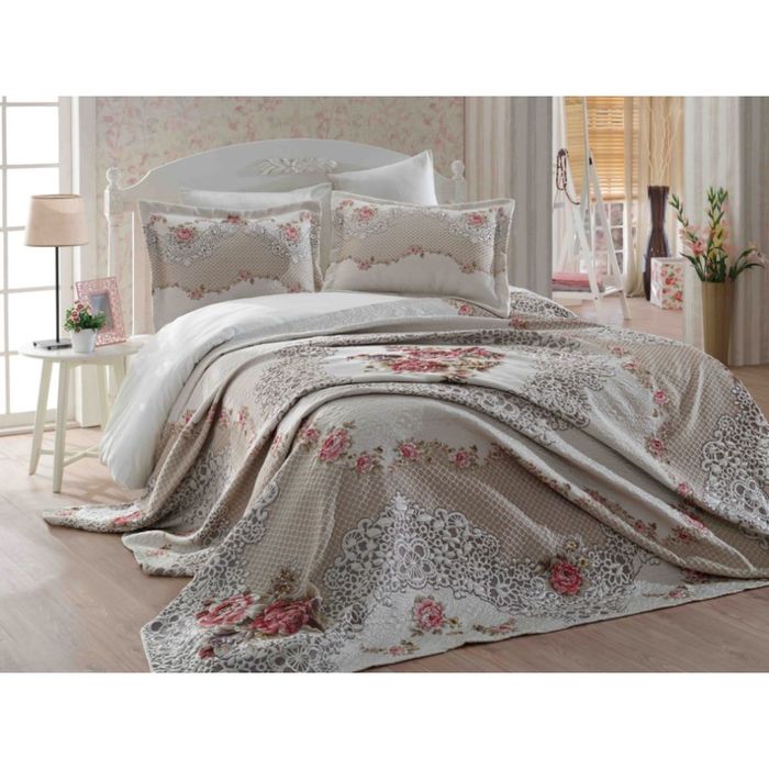 Комплект Frivolite, покрывало 260 × 260 см, наволочки 50 × 70 см - 2 шт, бордовый