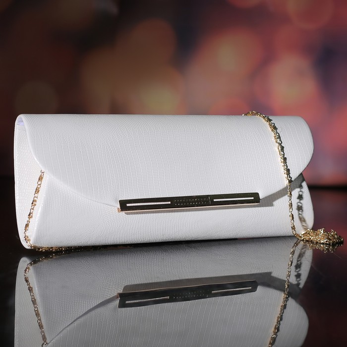 Клатч женский, отдел на магните, длинная цепь, цвет белый