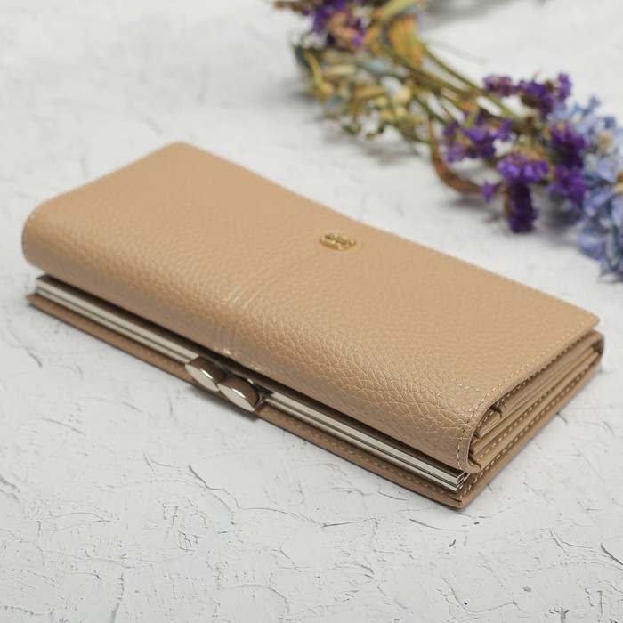 Кошелёк женский на клапане, 4 отдела, для карт, 2 отдела на рамке, цвет бежевый