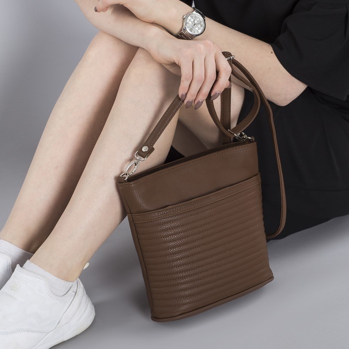 Сумка женская, отдел с перегородкой на молнии, наружный карман, регулируемый ремень, цвет светло-коричневый