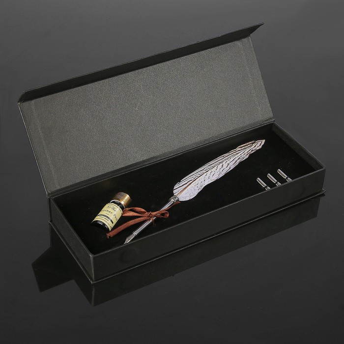 Сувенирный набор "Перо с чернилами и 3-мя сменными перьями" 32х11 см