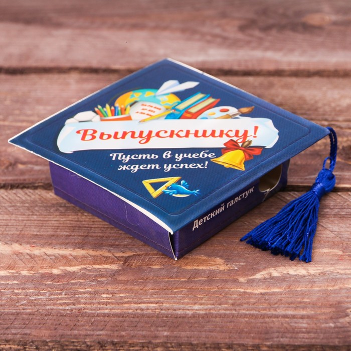 Детский галстук в подарочной коробке "Выпускнику!"