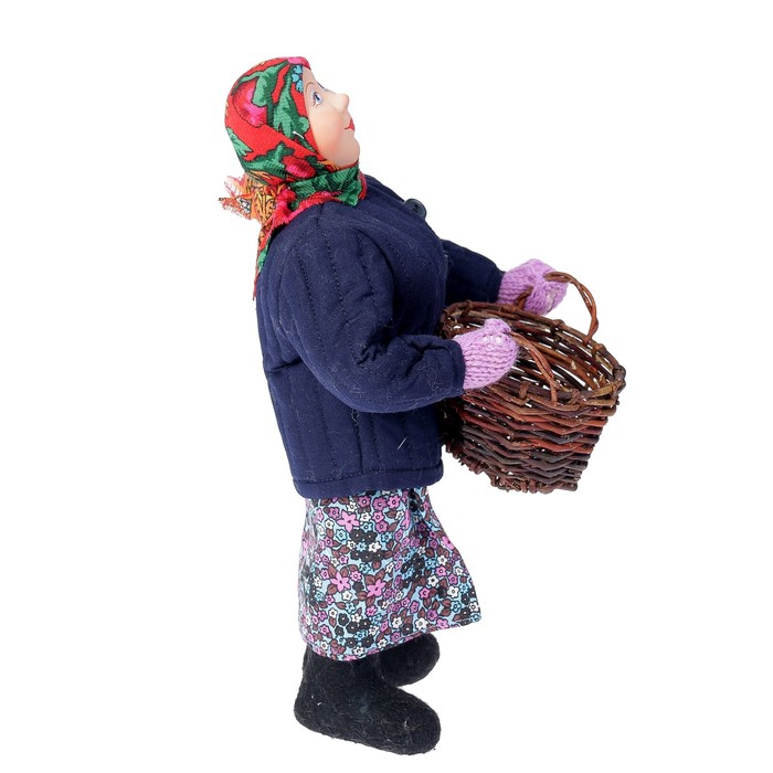 Сувенирная кукла "Баба с корзиной"