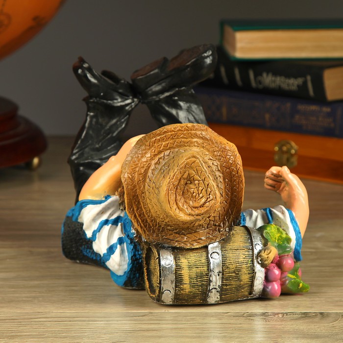 Подставка под бутылку "Ковбой лежит на бочке" 18х26см