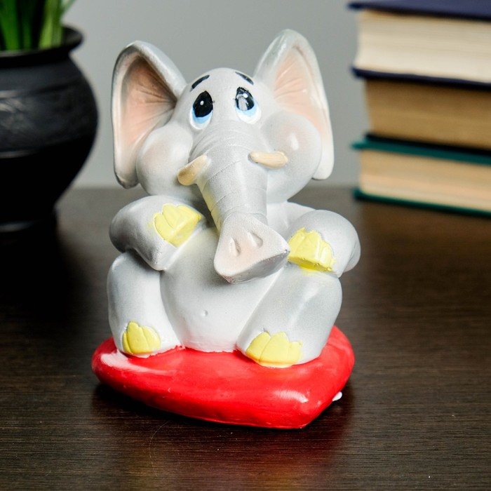 Копилка "Слоненок на сердечке" 14см