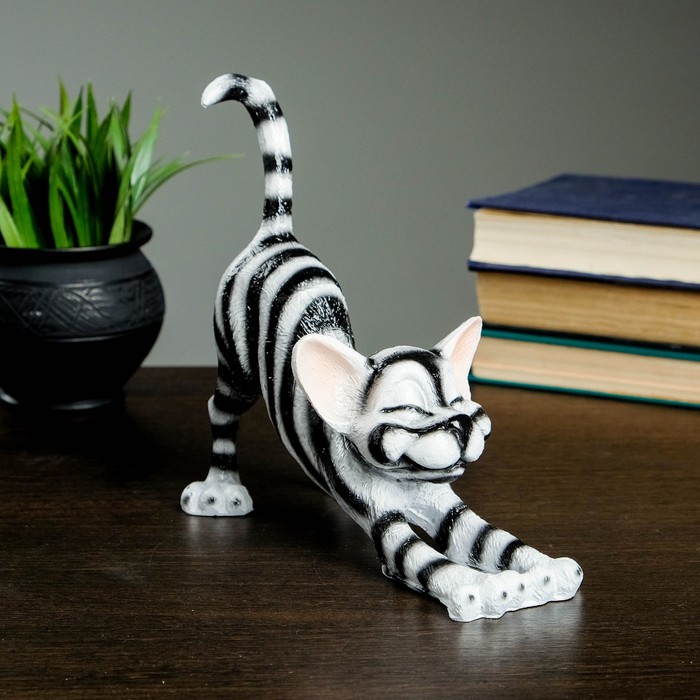 Статуэтка "Кот потягивает лапки" весёлый, 20х22см