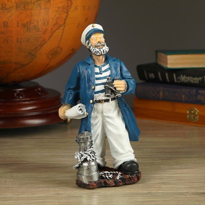 Статуэтка "Капитан с биноклем и картой" 25см