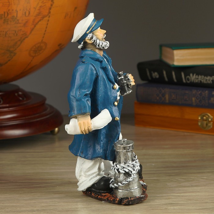 Статуэтка "Капитан с биноклем и картой" 25см