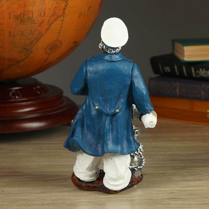 Статуэтка "Капитан с биноклем и картой" 25см