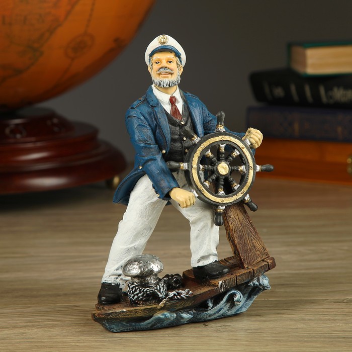 Статуэтка "Капитан за штурвалом маленький" 20см