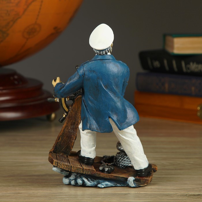 Статуэтка "Капитан за штурвалом маленький" 20см