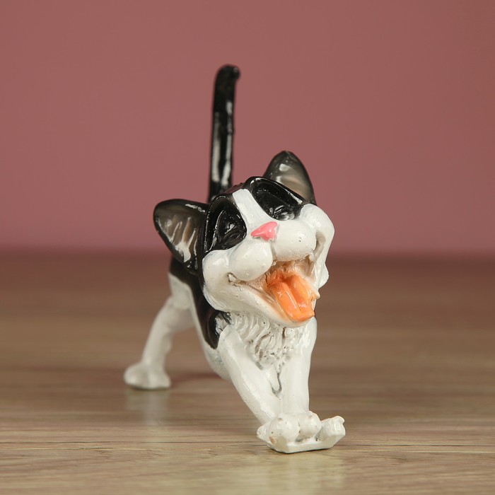 Статуэтка "Кот потягивает лапки с закрытыми глазами" веселый, 12х13см