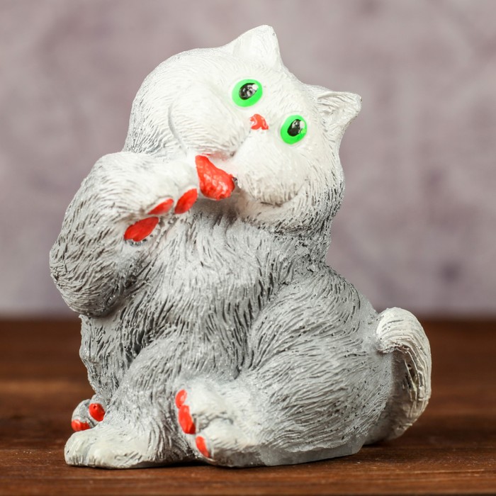 Сувенир "Кот лижет правую лапу"  серый, 7,5х7,5х6см