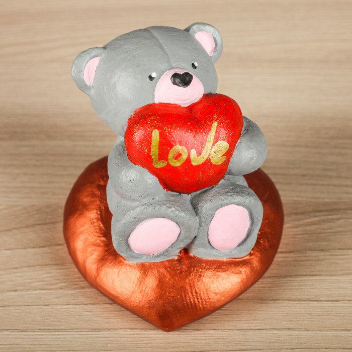 Сувенир "Медведь серый на сердце с сердцем", 9х6х8,5 см