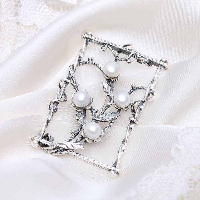 Брошь "Жемчуг речной" картина в посеребрении