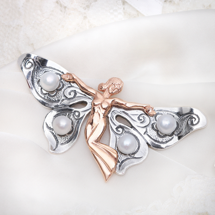 Брошь "Жемчуг речной" фея в посеребрении 10038-900