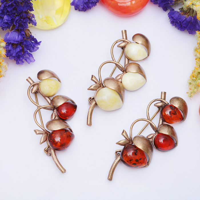 Брошь "Янтарь" яблочки, цвет МИКС в бронзе