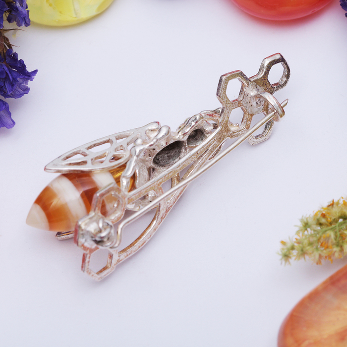 Брошь "Янтарь" пчёлка с сотами, цвет коричневый в посеребрении