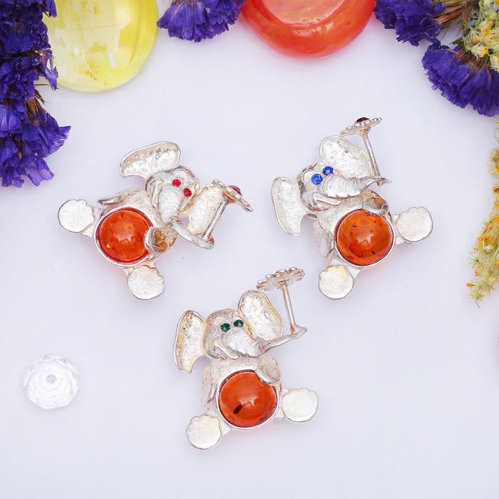 Брошь "Янтарь" слоник в посеребрении, цвет МИКС