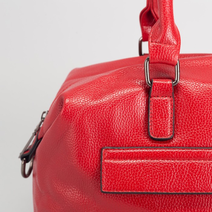 Сумка женская, отдел с перегородкой на молнии, 2 наружных кармана, длинный ремень, цвет красный