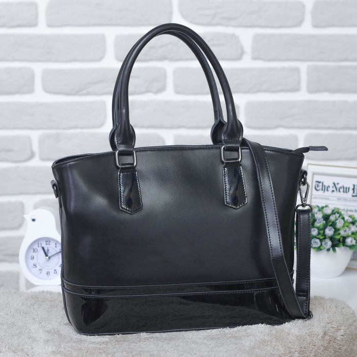 Сумка женская, отдел на молнии, наружный карман, длинный ремень, цвет чёрный