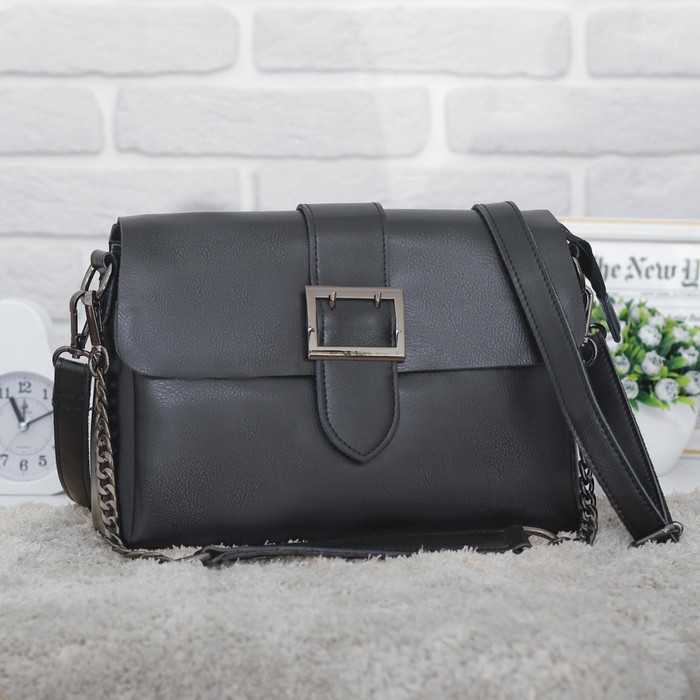 Сумка женская, 3 отдела на молниях, наружный карман, длинный ремень, цвет чёрный