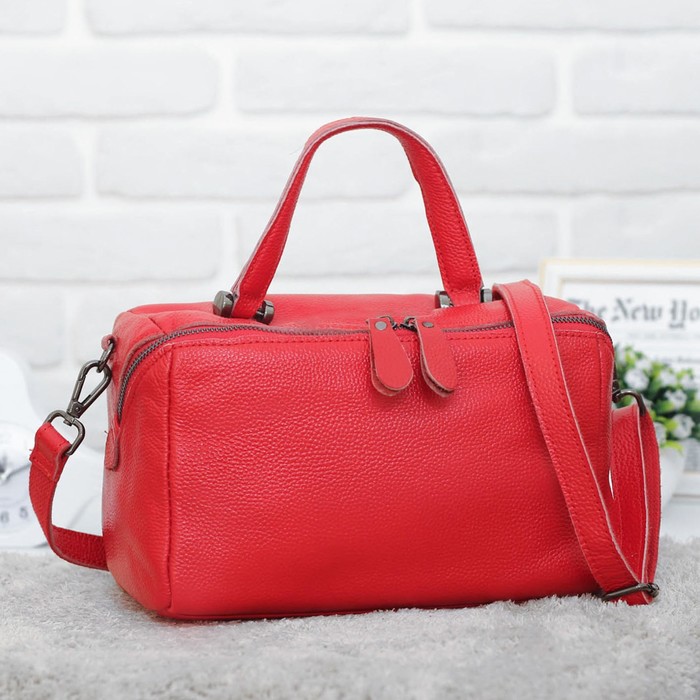 Сумка женская, отдел на молнии, наружный карман, длинный ремень, цвет красный