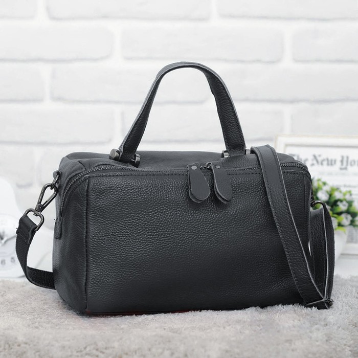 Сумка женская, отдел на молнии, наружный карман, длинный ремень, цвет чёрный