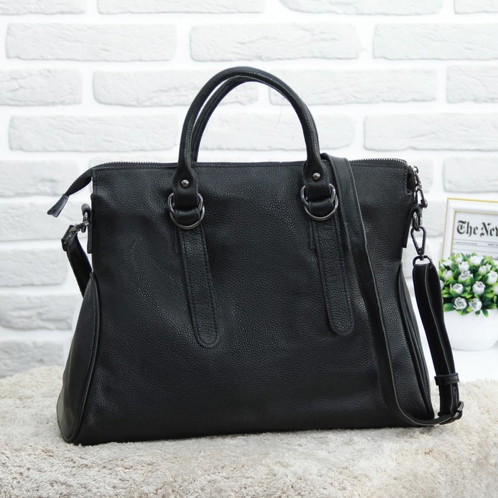 Сумка женская, отдел с перегородкой на молнии, наружный карман, длинный ремень, цвет чёрный